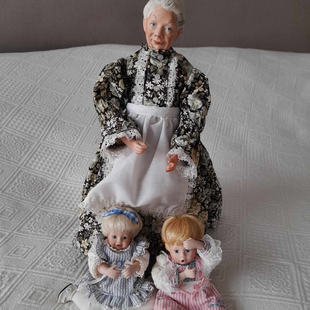 Vintage old lady Porcelain doll 14 inch+ 2 pcs MBI mini dolls